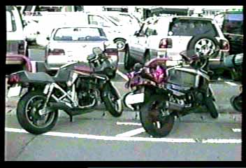 乗鞍岳の駐車場で駐車中のGPXと刀