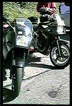 白根草津方面で休憩中のGPXと刀