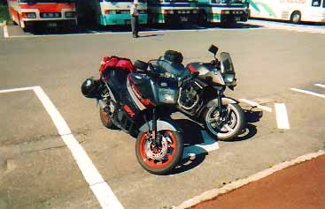 白根山ふもとの駐車場でのGPXと刀