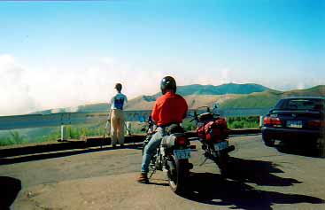 白根草津方面を望んでのGPXと刀